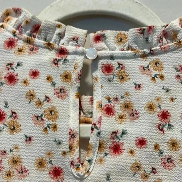 Monteau Cream Floral Top - Picture 5 of 7